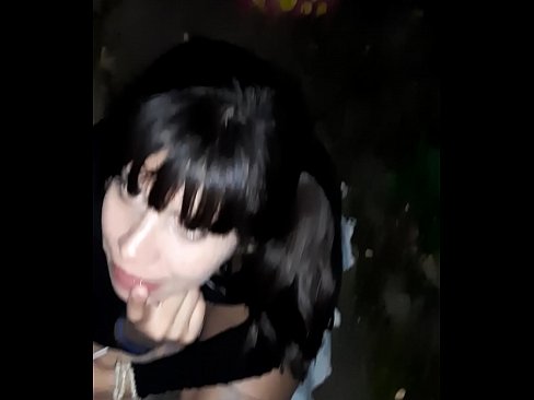 ❤️ 在街上膨胀的阴茎，以换取糖果 Porno vk