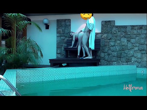 ❤️ 老板邀请女佣去泳池，却忍不住要来个热辣的 Porno vk